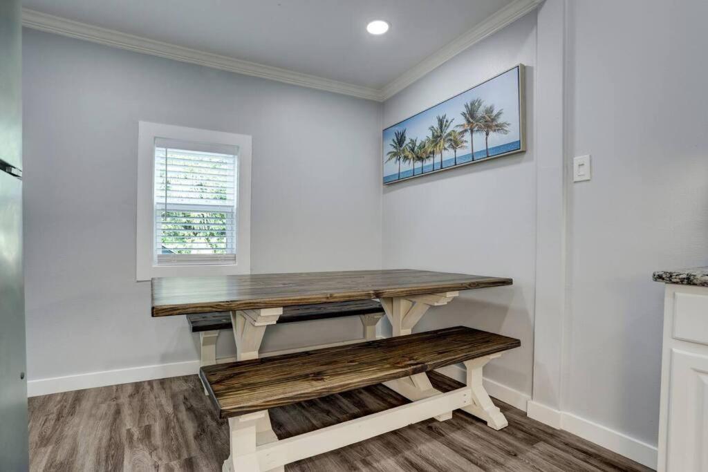 Renovated Beach Bungalow! Galveston Exterior foto